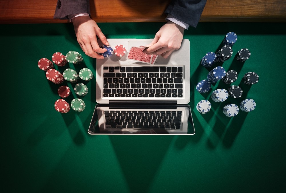 How do I report a problem with an online casino?