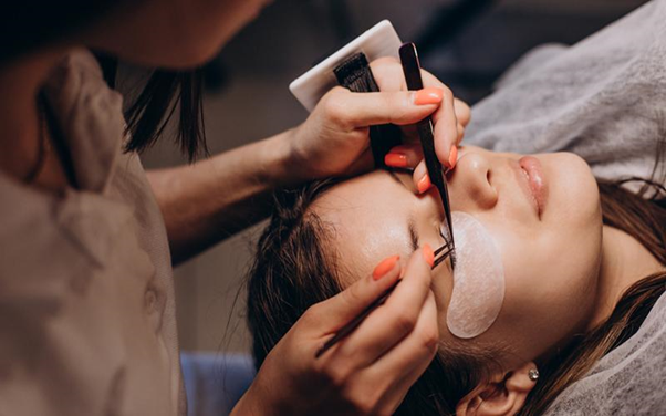 Eyelash Extension Aftercare: Daily Habits That Keep Lashes Flawless